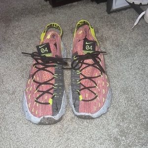 Womens Size 7 Nike Space Hippies (RED)